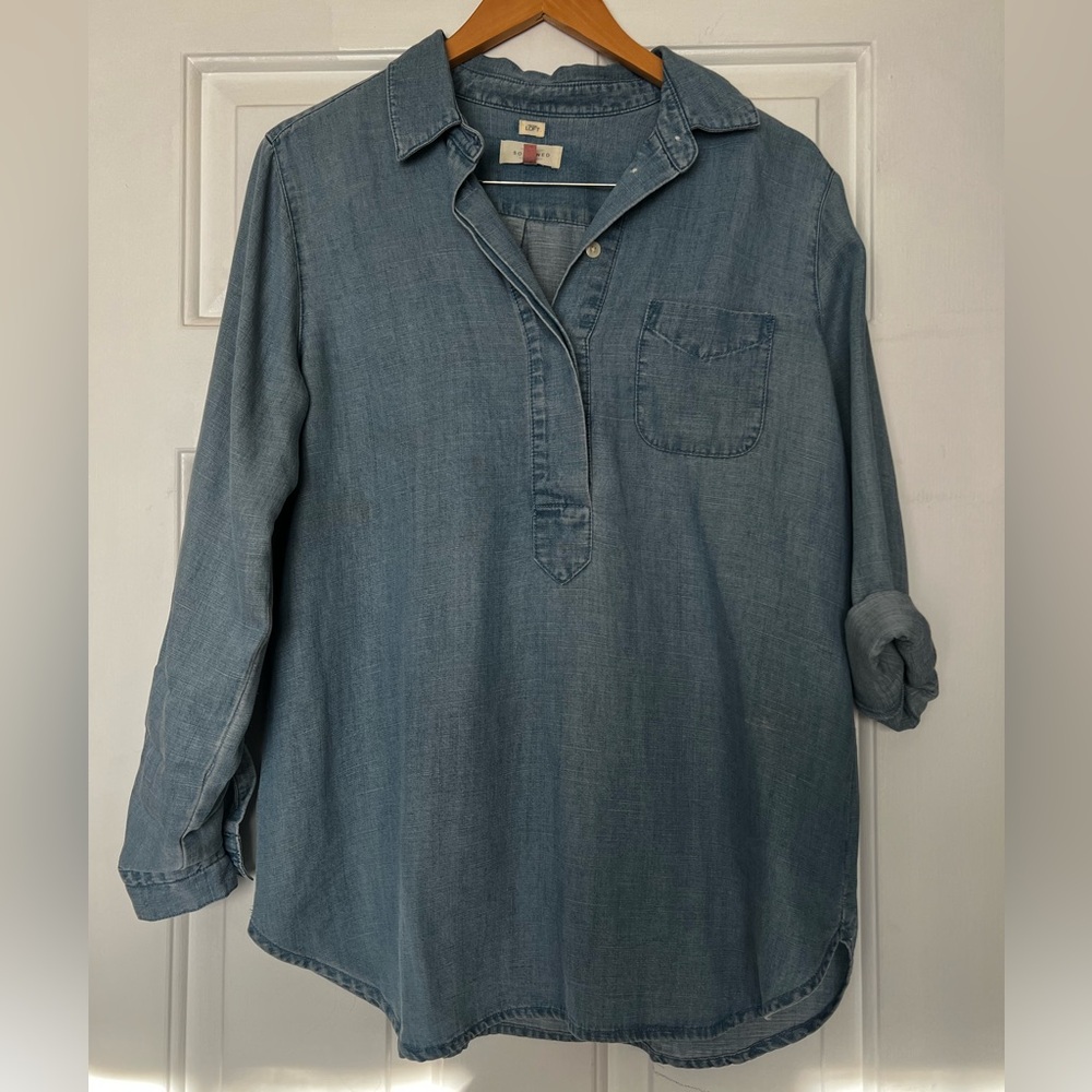 Like New - LOFT Woman’s Blue Linen Blend Shirt size M (Ptp 19.5”)